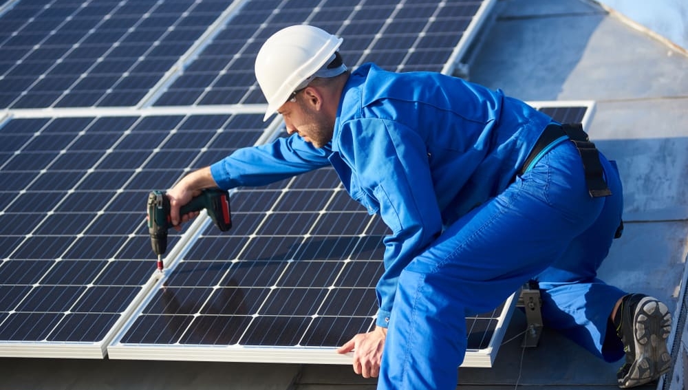 découvrez les obligations essentielles d'un installateur photovoltaïque, incluant les certifications requises, les normes de sécurité à respecter et les réglementations en matière d'énergie renouvelable. assurez-vous d'être conforme pour offrir des installations de qualité et protéger l'environnement.