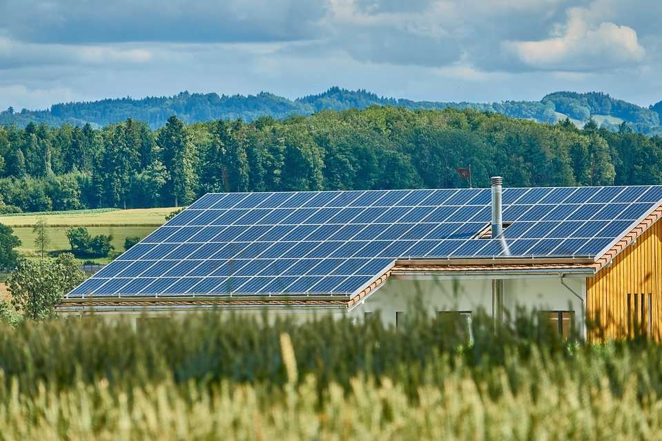 découvrez comment installer des panneaux solaires chez vous pour réduire vos factures d'énergie et contribuer à la protection de l'environnement. obtenez des conseils pratiques, des informations sur les différents types de panneaux solaires et les avantages d'une énergie renouvelable à domicile.