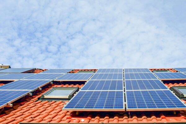 découvrez comment un panneau solaire rentable peut transformer votre consommation d'énergie et réduire vos factures. adoptez une solution durable et économique pour un avenir plus vert tout en maximisant votre investissement.