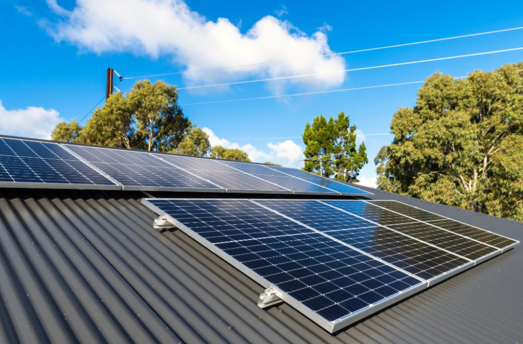 découvrez les avantages du panneau solaire toiture : une solution écologique et économique pour produire votre propre énergie, réduire votre facture d'électricité et contribuer à la préservation de l'environnement.