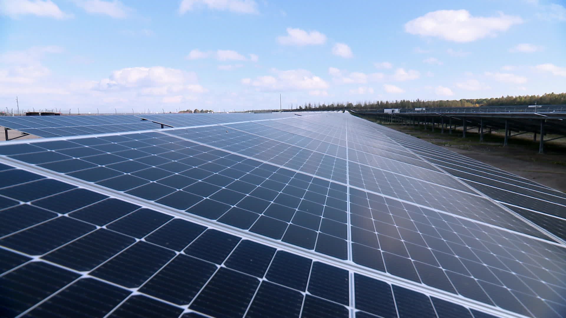 découvrez les innovations et tendances des panneaux photovoltaïques en 2025. optimisez votre investissement dans l'énergie solaire avec des technologies de pointe et des solutions durables pour un avenir écologique et économique.