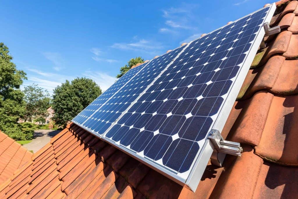 découvrez comment les panneaux photovoltaïques transforment l'énergie solaire en électricité, contribuant à la transition énergétique et à la réduction des factures d'électricité. explorez les avantages, l'installation et les subventions disponibles pour rendre votre maison plus écologique.
