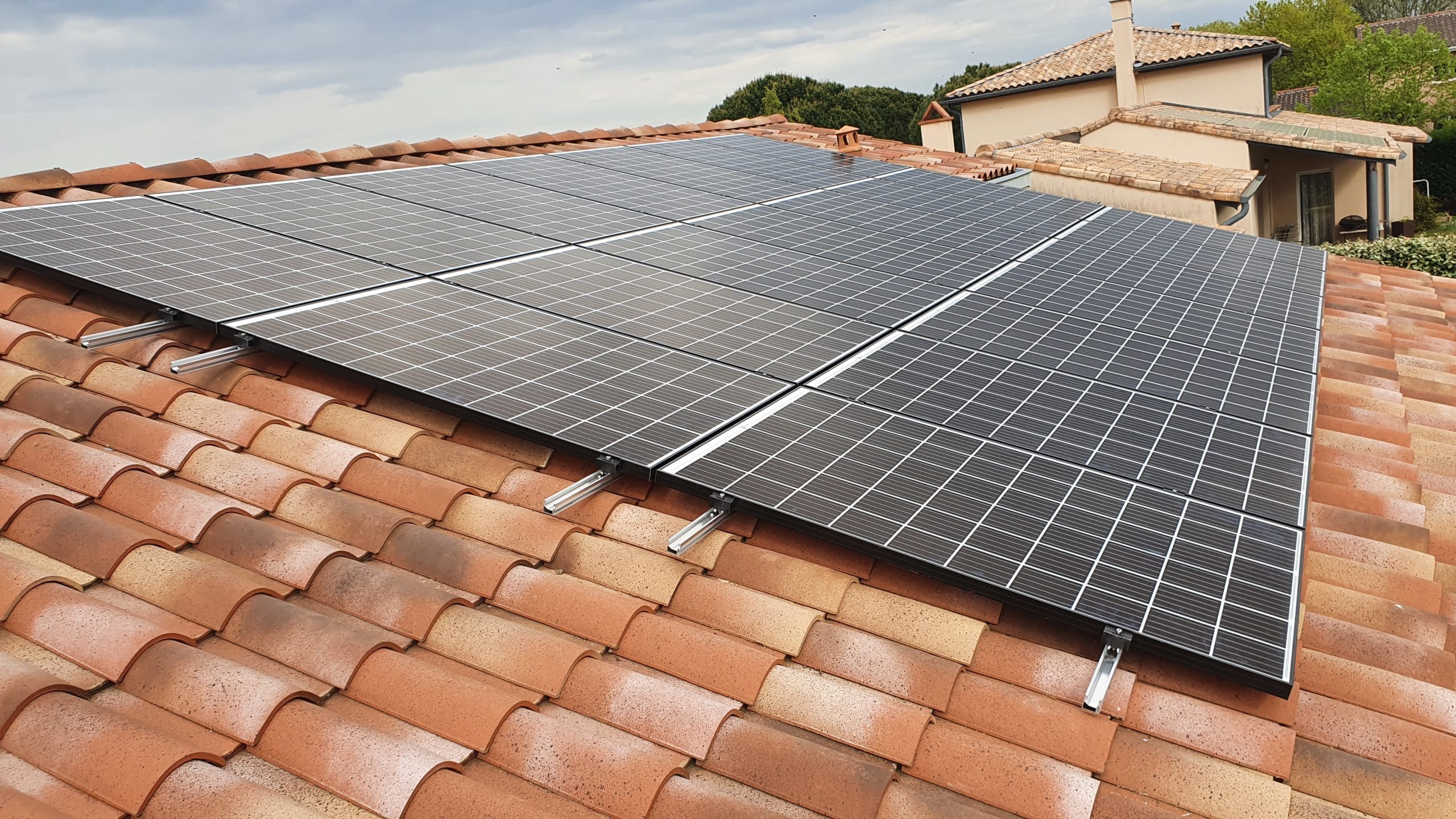 découvrez les panneaux photovoltaïques, une solution éco-responsable pour produire votre propre électricité. optimisez votre consommation d'énergie tout en réduisant votre empreinte carbone grâce à cette technologie innovante et durable.