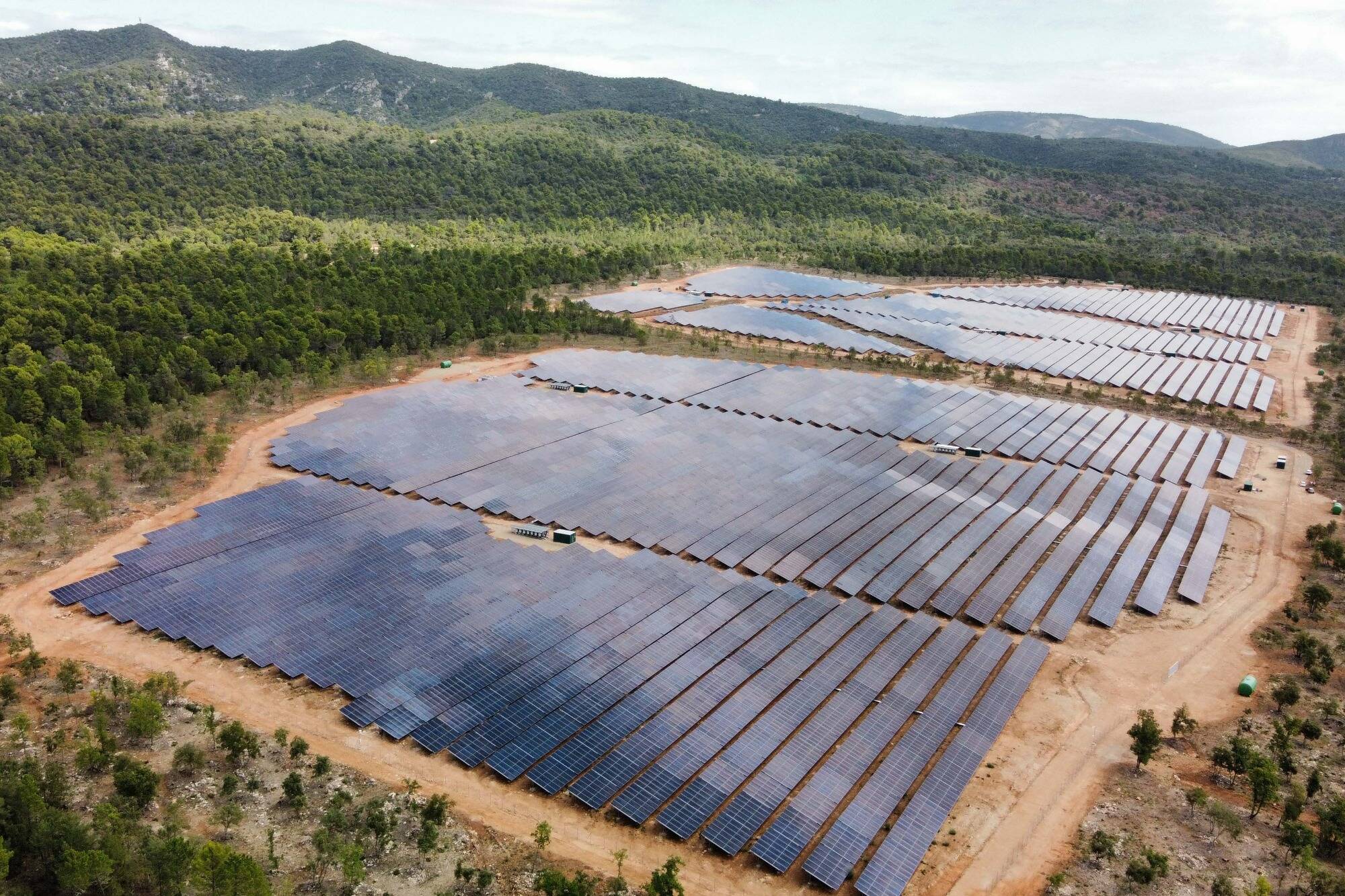 découvrez les meilleurs panneaux photovoltaïques à brignoles pour optimiser votre consommation d'énergie et réduire votre facture. profitez des avantages de l'énergie solaire grâce à des solutions adaptées à vos besoins. contactez-nous dès maintenant pour un devis personnalisé.