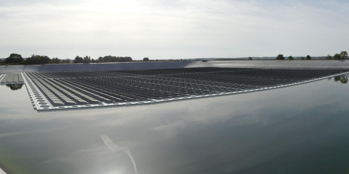 découvrez nos services de pose et de maintenance de panneaux photovoltaïques en charente. profitez d'une énergie renouvelable efficace et écologique tout en réalisant des économies sur vos factures d'électricité.