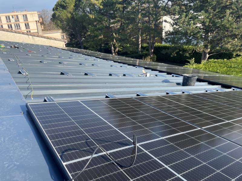 découvrez les avantages des panneaux photovoltaïques dans la drôme. profitez d'une énergie renouvelable, réduisez votre facture d'électricité et participez à la transition énergétique tout en valorisant votre propriété. obtenez des conseils d'experts pour installer des panneaux solaires adaptés à votre situation.