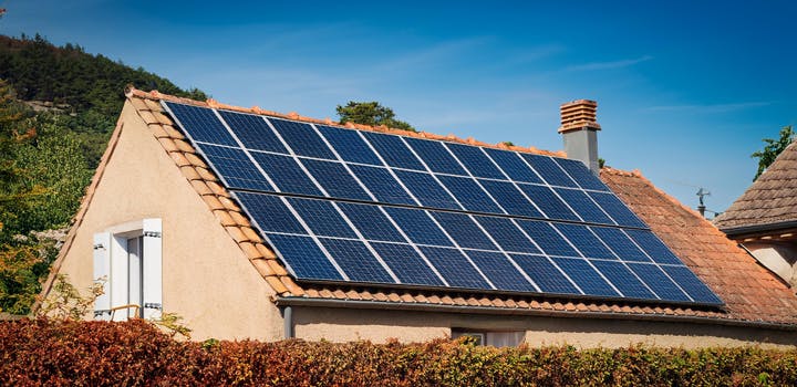 découvrez comment obtenir des panneaux photovoltaïques gratuits pour réduire vos factures d'énergie, tout en contribuant à la transition énergétique. profitez d'informations sur les aides et subventions disponibles pour installer des panneaux solaires chez vous.