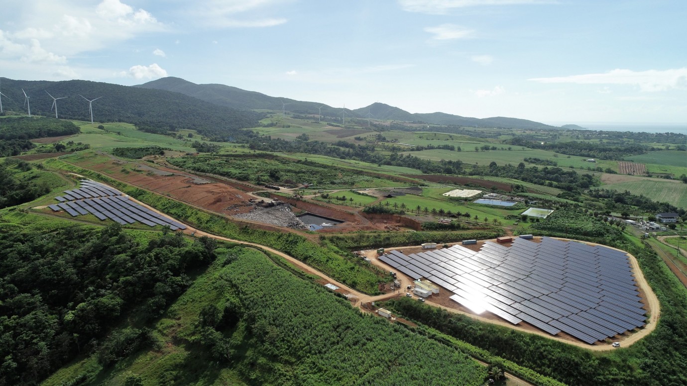 découvrez les avantages des panneaux photovoltaïques en guadeloupe : une solution énergétique durable et économique pour votre maison. profitez d'un ensoleillement optimal tout en contribuant à la protection de l'environnement.