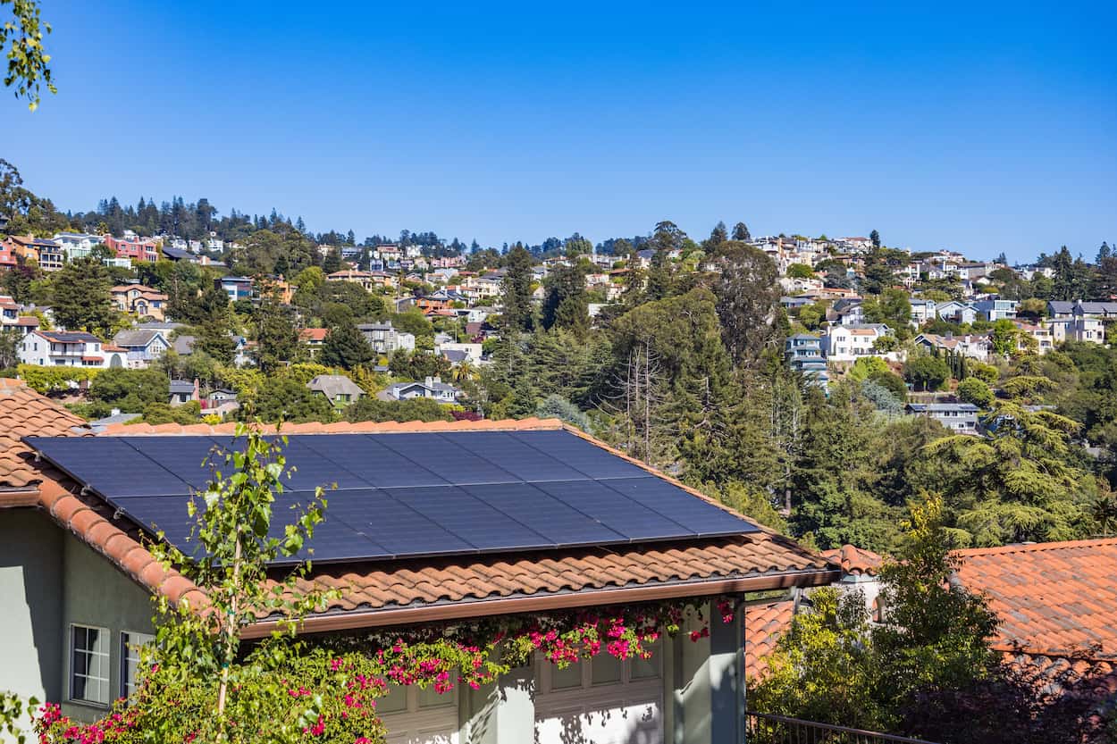découvrez comment les panneaux photovoltaïques peuvent transformer votre consommation d'énergie en une solution durable et économique. profitez d'une analyse des avantages, des innovations et des opportunités d'installation qui rendent ces technologies de plus en plus attrayantes pour les particuliers et les entreprises.