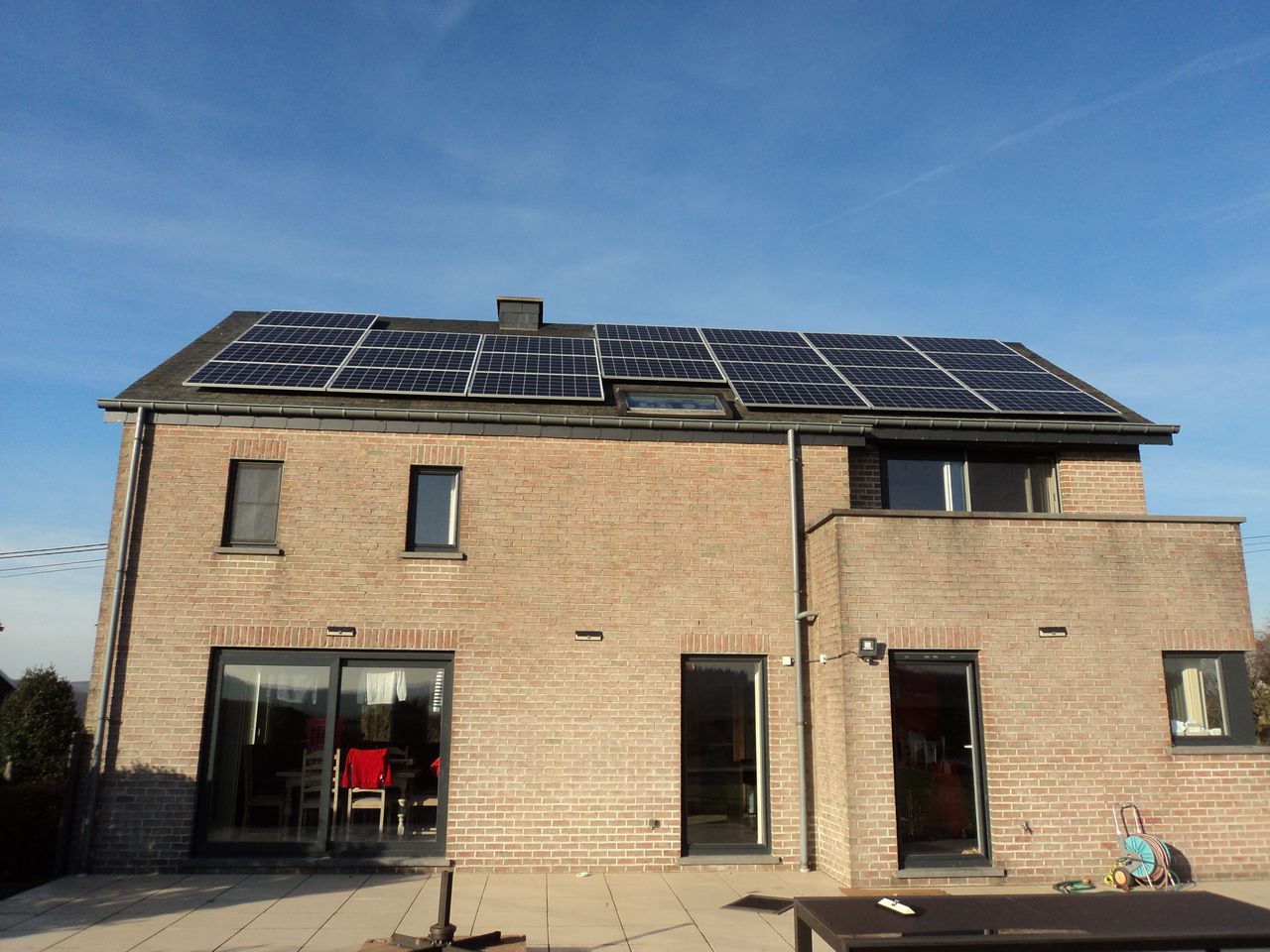 découvrez nos solutions de panneaux photovoltaïques à namur, idéales pour réduire vos factures d'énergie et contribuer à la transition énergétique. profitez d'une installation sur mesure et d'un accompagnement professionnel pour maximiser votre production d'énergie solaire.