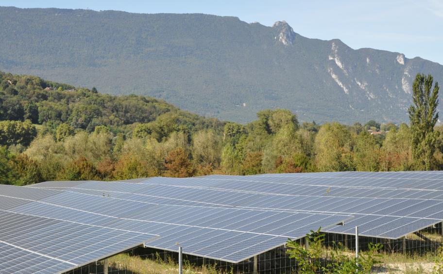 découvrez les avantages des panneaux photovoltaïques en savoie pour produire votre propre énergie renouvelable. optez pour des solutions écologiques, économisez sur vos factures d'électricité et participez à la transition énergétique en installant des panneaux solaires adaptés à votre domicile ou votre entreprise.