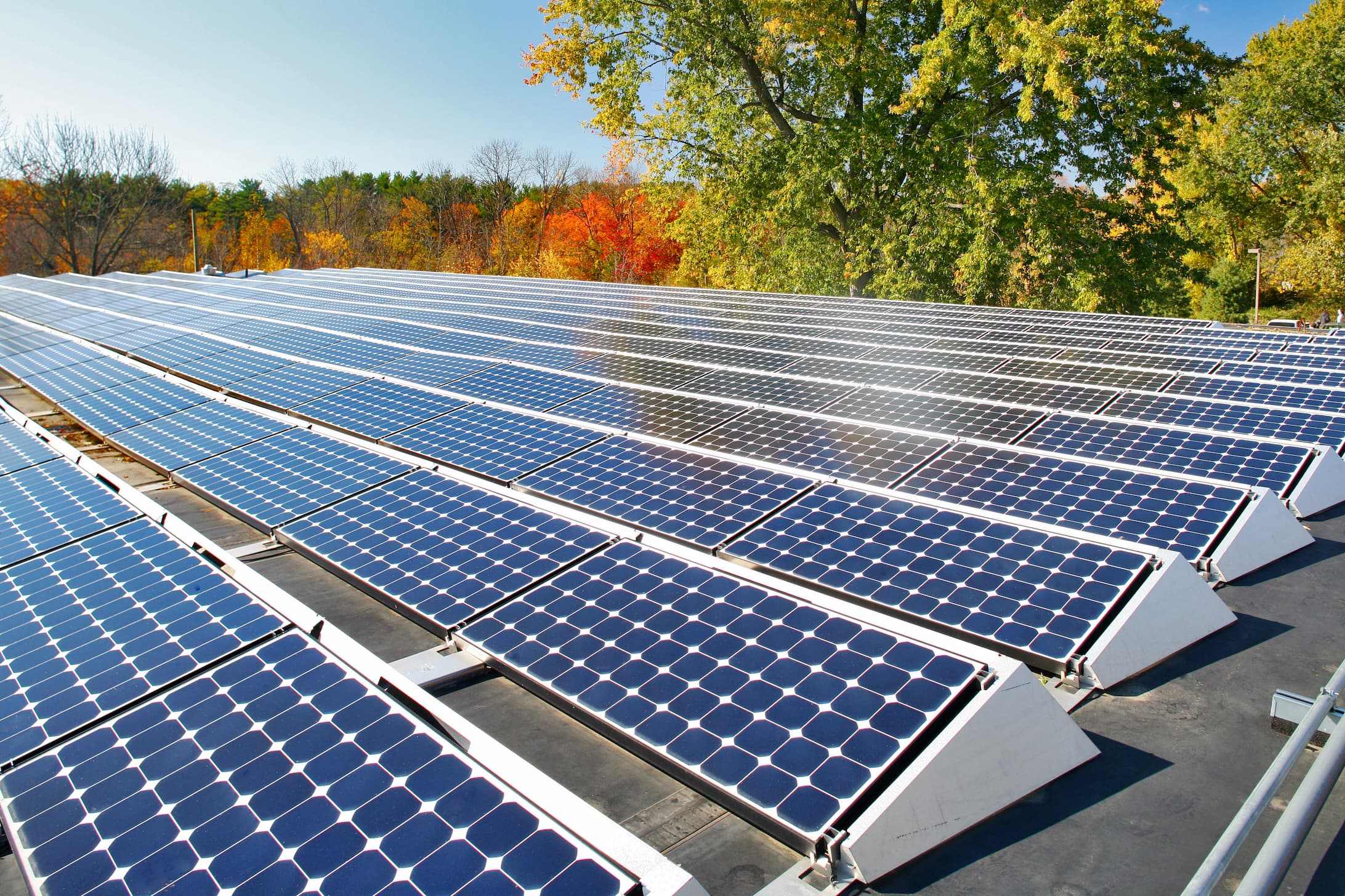 découvrez comment les panneaux photovoltaïques installés sur votre toiture peuvent réduire vos factures d'électricité, diminuer votre empreinte carbone et valoriser votre bien immobilier. optez pour une énergie renouvelable et durable dès aujourd'hui.