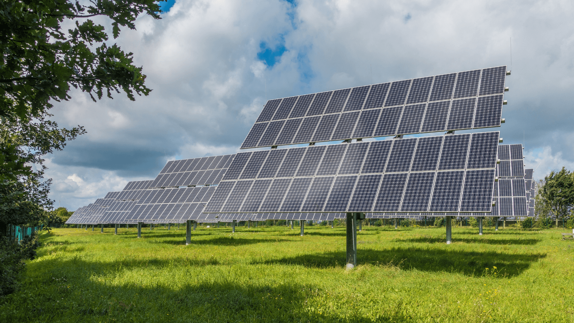 découvrez les avantages des panneaux solaires pour votre maison : économisez sur vos factures d'énergie, contribuez à la protection de l'environnement et profitez d'une source d'énergie renouvelable. informez-vous sur les dernières technologies et les aides disponibles pour installer des panneaux solaires.