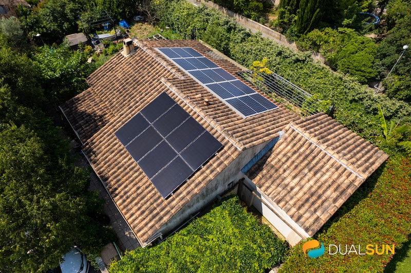 découvrez si l'installation de panneaux solaires représente un coût ou une économie pour votre foyer. analyse des prix, des économies d'énergie et des avantages à long terme.