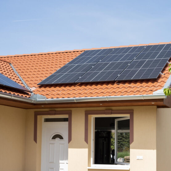 découvrez tout sur les panneaux solaires en france : avantages, installations, subventions et conseils pour choisir le meilleur système d'énergie renouvelable pour votre maison.