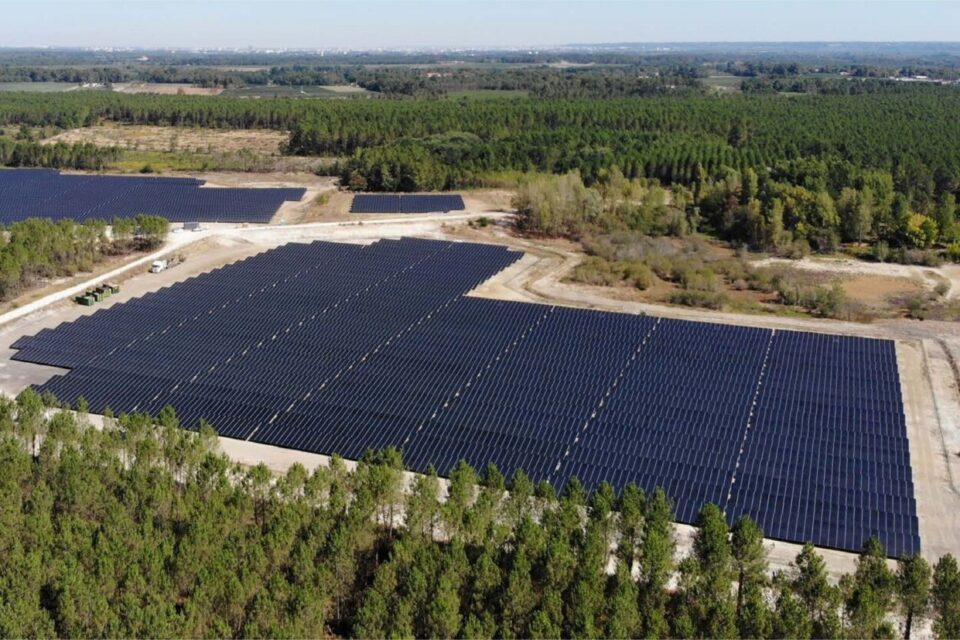 découvrez nos solutions de panneaux solaires en gironde, adaptées à tous vos besoins énergétiques. profitez des économies d'énergie et d'une conscience écologique tout en augmentant la valeur de votre propriété.