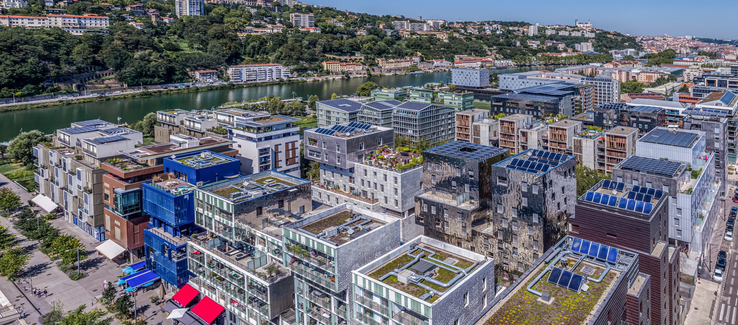 découvrez nos solutions de panneaux solaires à lyon. optimisez votre consommation d'énergie avec des installations écologiques et rentables. profitez d'une énergie renouvelable pour réduire vos factures et contribuez à la préservation de l'environnement.