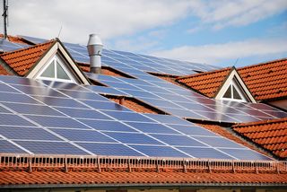 découvrez comment intégrer des panneaux solaires dans votre maison pour réduire vos factures d'énergie, préserver l'environnement et augmenter la valeur de votre propriété. explorez nos conseils et solutions adaptées à tous les budgets.
