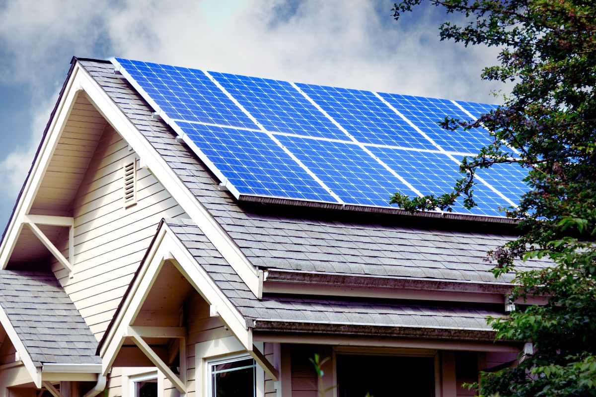 découvrez comment les panneaux solaires peuvent transformer votre maison en une source d'énergie renouvelable. informez-vous sur les avantages, l'installation et l'entretien de ces systèmes écologiques qui réduisent vos factures et contribuent à la protection de l'environnement.