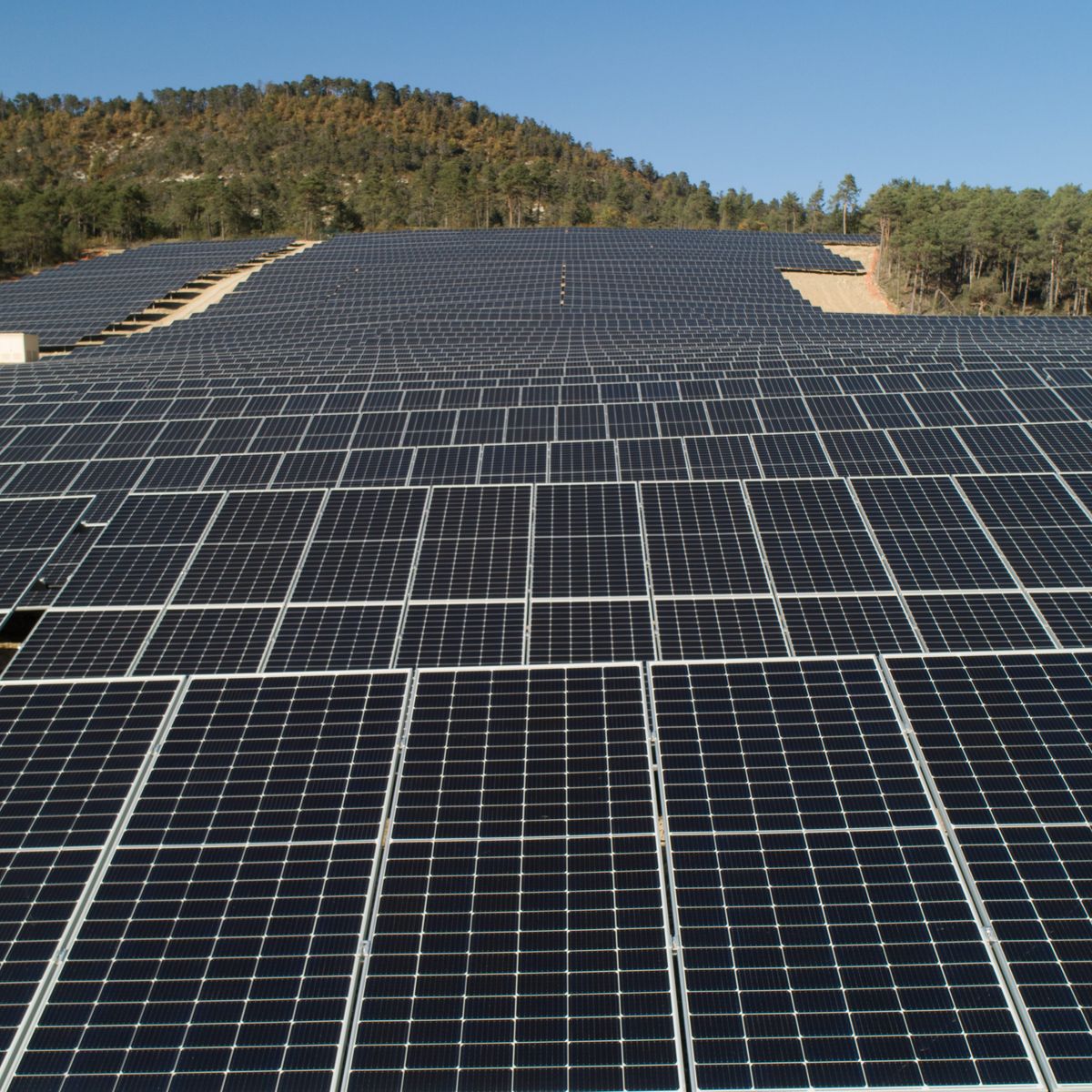 découvrez les avantages des panneaux solaires à mont de marsan ! profitez d'une énergie renouvelable et réduisez votre facture d'électricité tout en contribuant à la protection de l'environnement. informez-vous sur les installations disponibles et les aides financières pour passer à l'énergie solaire.