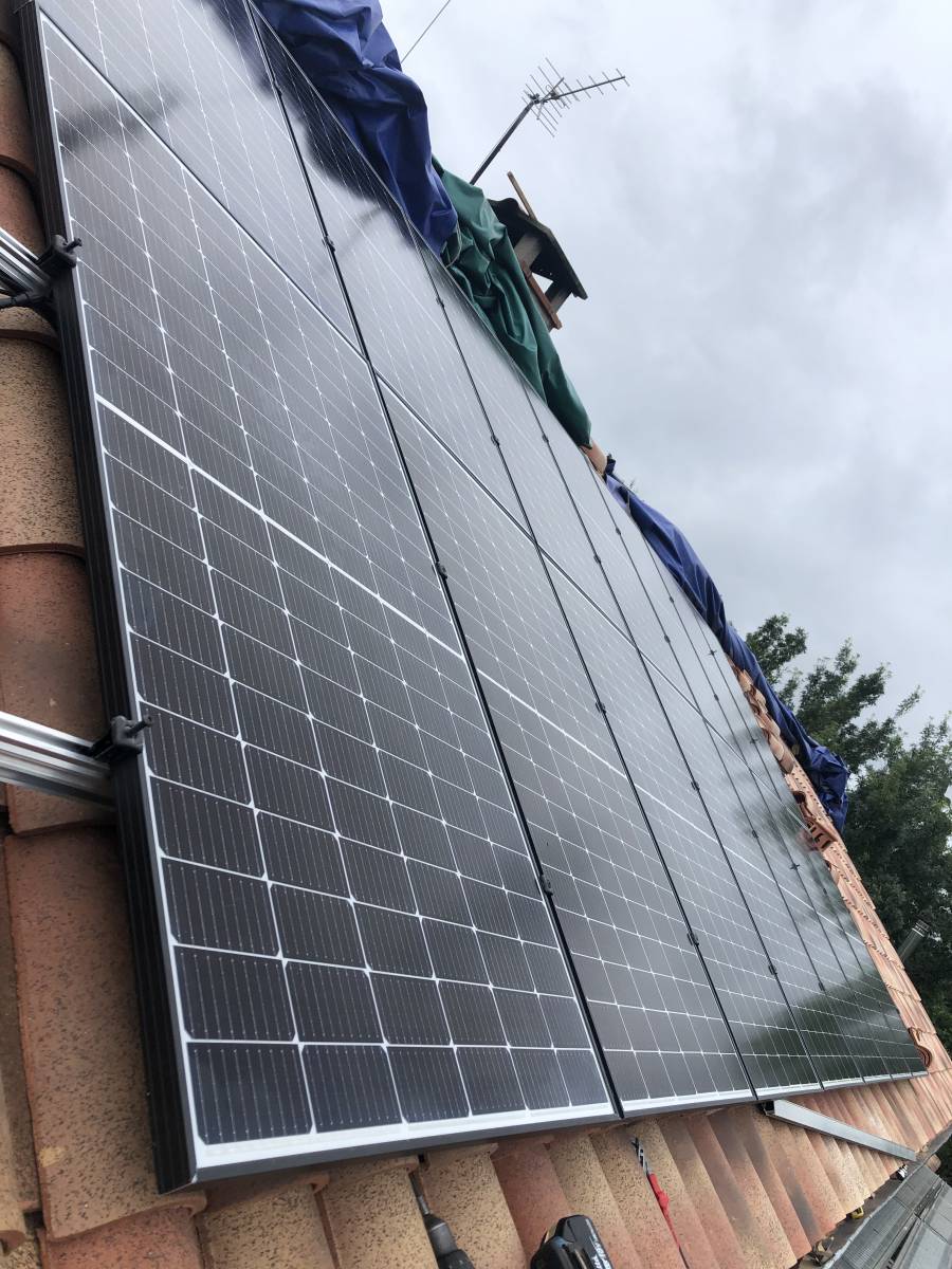 découvrez les prix des panneaux photovoltaïques pour optimiser votre production d'énergie solaire. comparez les offres, bénéficiez d'aides financières et investissez dans une solution durable pour réduire vos factures d'électricité.