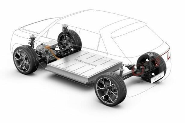 découvrez les enjeux des pénuries de batteries lithium pour les voitures électriques : causes, impacts sur l'industrie automobile et solutions potentielles pour un avenir durable.