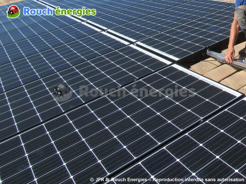 découvrez le potentiel du photovoltaïque pour une énergie renouvelable durable. apprenez comment les panneaux solaires transforment la lumière du soleil en électricité, réduisant ainsi votre empreinte carbone tout en faisant des économies sur vos factures d'énergie.