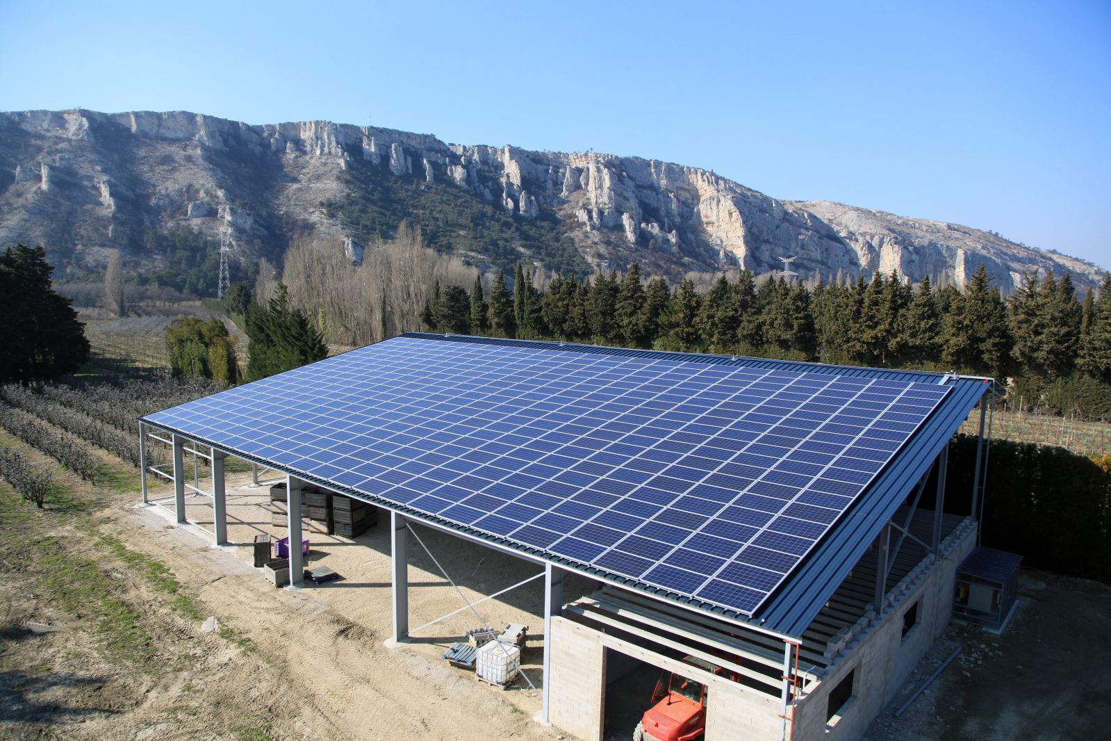 découvrez nos solutions photovoltaïques à aix-en-provence pour une énergie renouvelable et durable. profitez de l'expertise locale pour réduire vos factures d'électricité et contribuer à la transition énergétique. contactez-nous pour vos projets solaires!