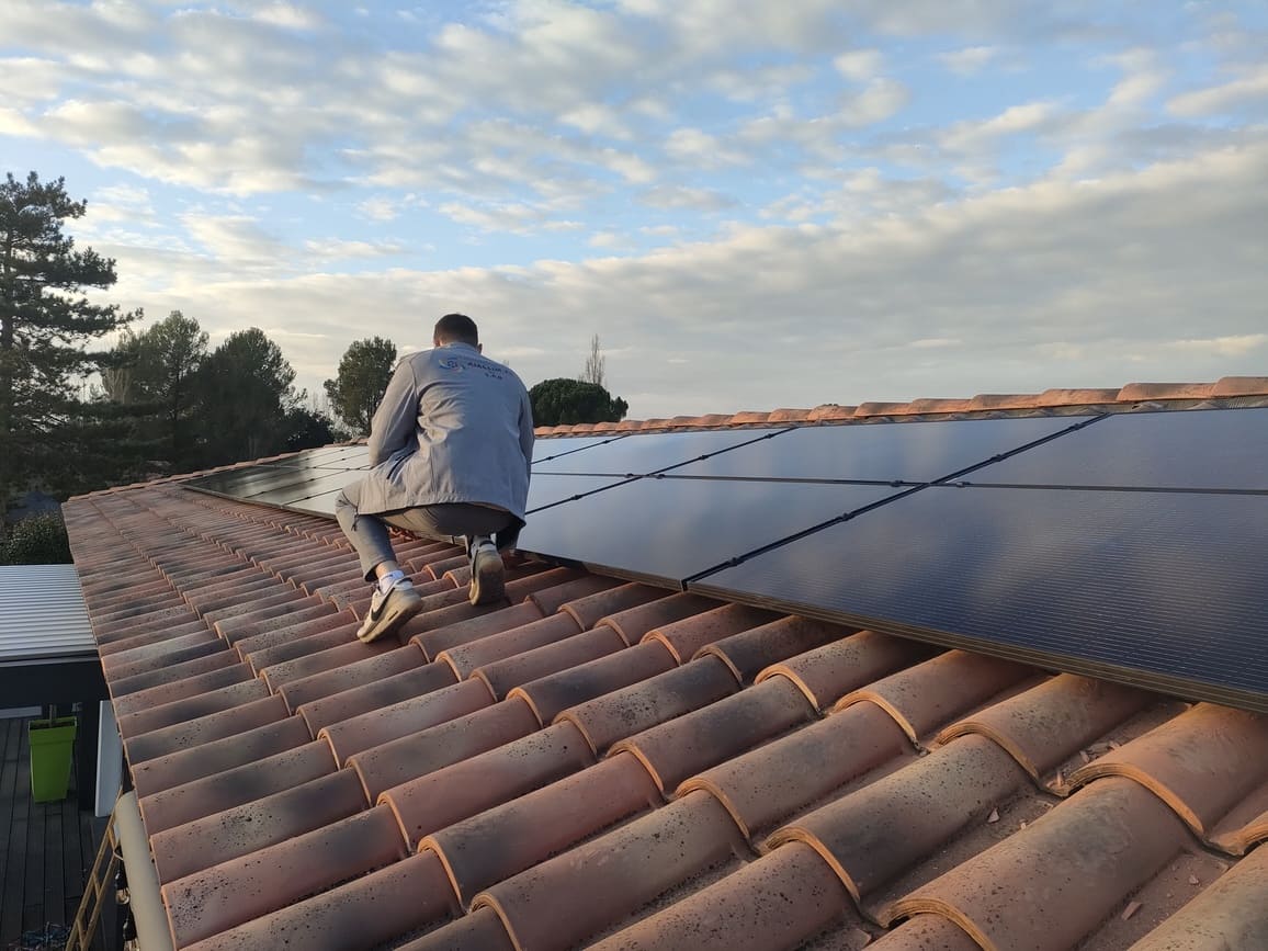 découvrez des solutions photovoltaïques innovantes à aix-en-provence pour optimiser votre consommation d'énergie et réduire votre empreinte carbone. profitez d'un ensoleillement optimal pour des installations solaires performantes et économisez sur vos factures d'électricité tout en contribuant à la transition énergétique.