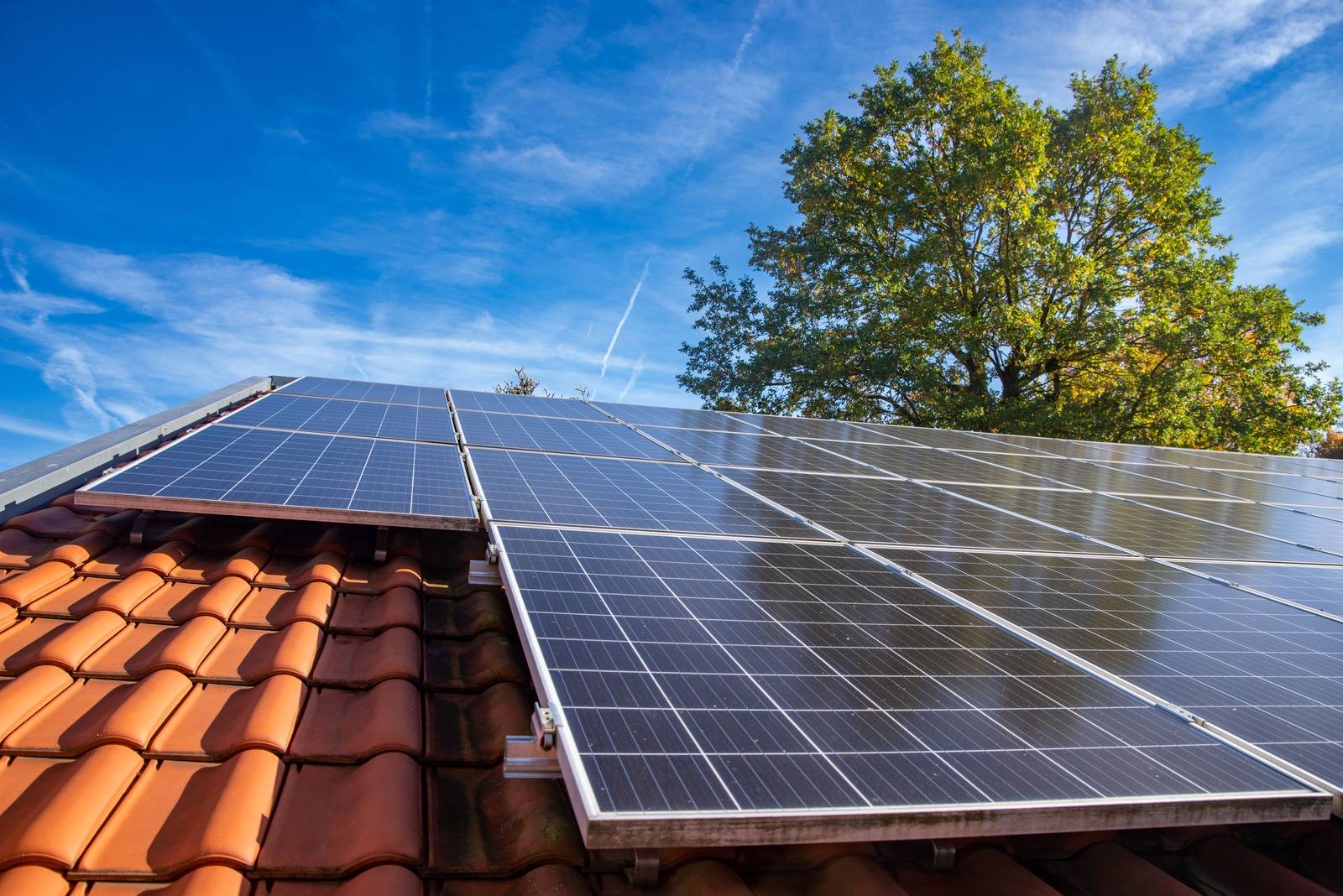 découvrez nos solutions photovoltaïques à aix-en-provence pour produire votre propre énergie renouvelable. profitez de l'ensoleillement optimal de la région et réduisez vos factures d'électricité tout en contribuant à la préservation de l'environnement.