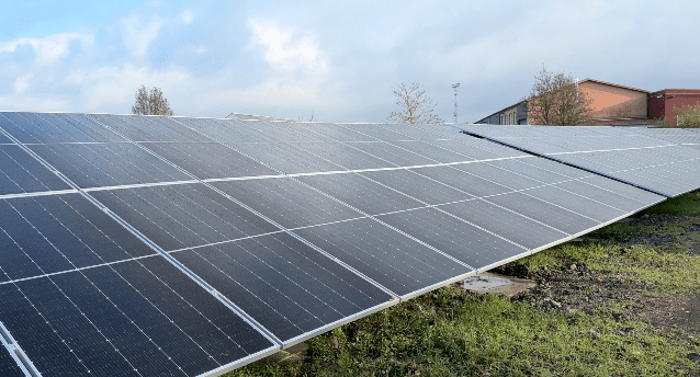 découvrez les avantages du photovoltaïque collectif, une solution durable et économique pour produire de l'énergie solaire en groupe. réunissez vos voisins et profitez d'une énergie renouvelable tout en réduisant vos factures d'électricité. engagez-vous pour l'environnement avec une installation partagée qui bénéficie à toute votre communauté.