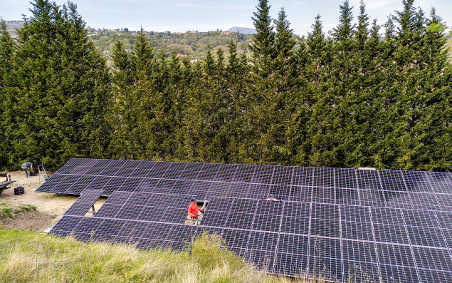 découvrez les solutions innovantes en photovoltaïque avec efi. profitez d'une énergie solaire durable et réduisez vos factures d'électricité grâce à nos équipements de haute qualité et nos services sur mesure.