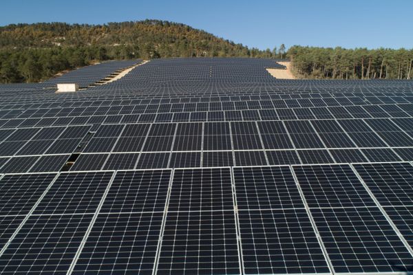 découvrez comment le photovoltaïque en gironde façonne un avenir durable. explorez les opportunités offertes par l'énergie solaire, ses avantages économiques et environnementaux, et participez à la transition énergétique de votre région.