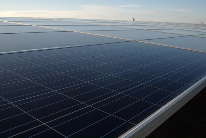 découvrez nos solutions solaires en gironde : panneaux photovoltaïques, économies d'énergie et respect de l'environnement. investissez dans l'énergie renouvelable et transformez votre consommation avec nos experts.