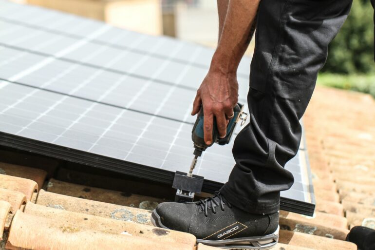 découvrez nos services d'installation photovoltaïque pour des solutions d'énergie renouvelable sur mesure. profitez d'une expertise professionnelle, d'une installation rapide et efficace, et d'un accompagnement personnalisé pour transitionner vers une énergie propre et durable.