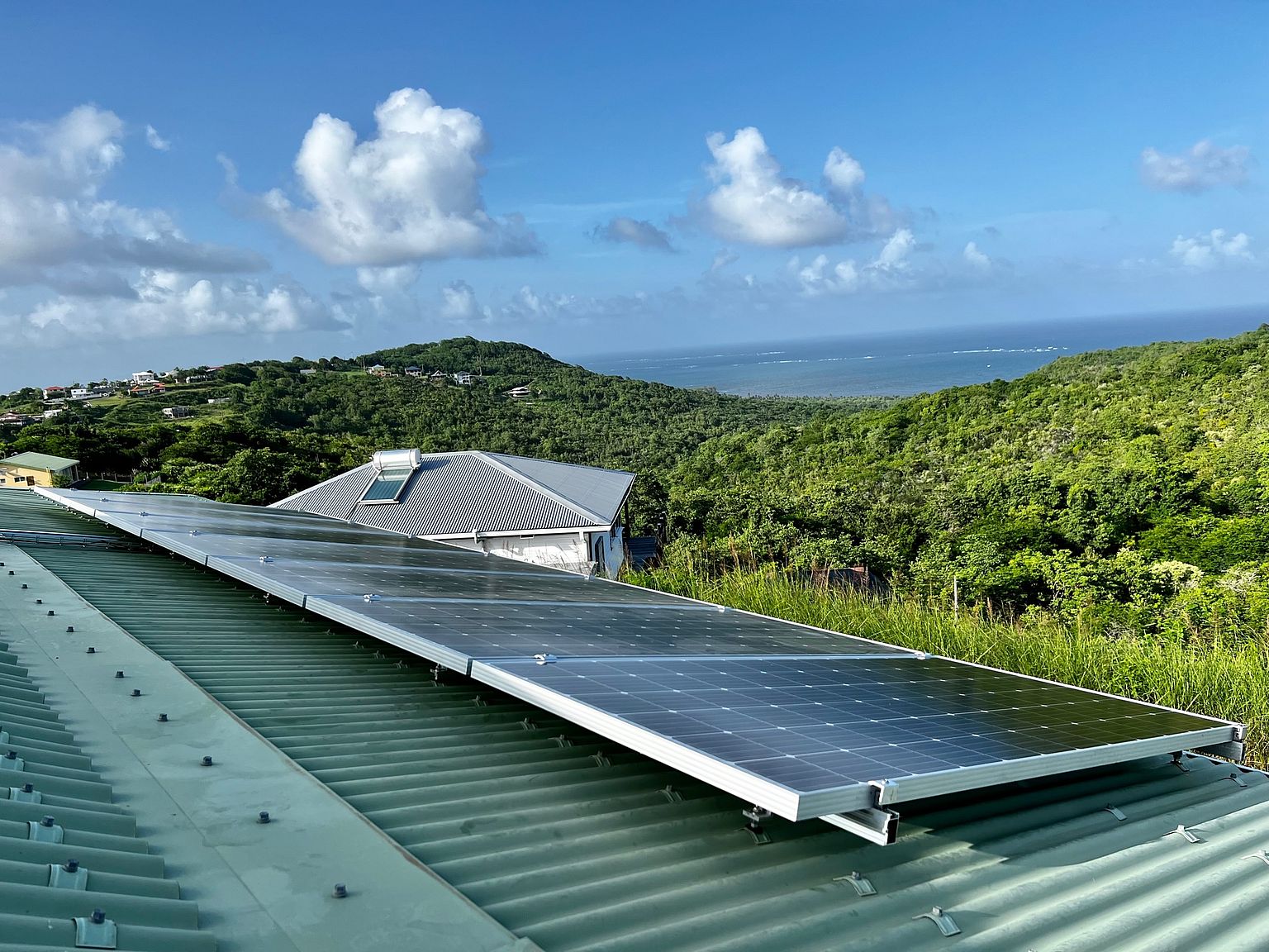 découvrez les solutions photovoltaïques en martinique pour profiter d'une énergie solar durable et réduire vos factures d'électricité. informez-vous sur les avantages de l'énergie solaire et les projets en cours sur l'île.