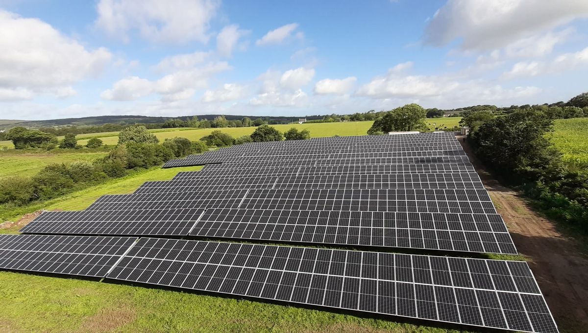 découvrez les avantages de l'énergie photovoltaïque solaire, une solution durable et économique pour produire votre propre électricité. apprenez comment les panneaux solaires peuvent transformer votre consommation énergétique tout en respectant l'environnement.