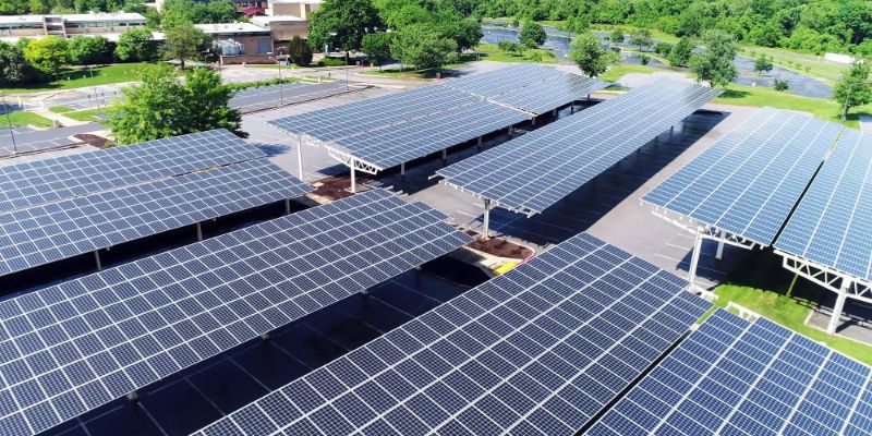 découvrez comment l'installation de panneaux photovoltaïques sur les parkings contribue à la production d'énergie renouvelable, maximise l'espace disponible et offre des solutions durables pour un urbanisme écoresponsable.