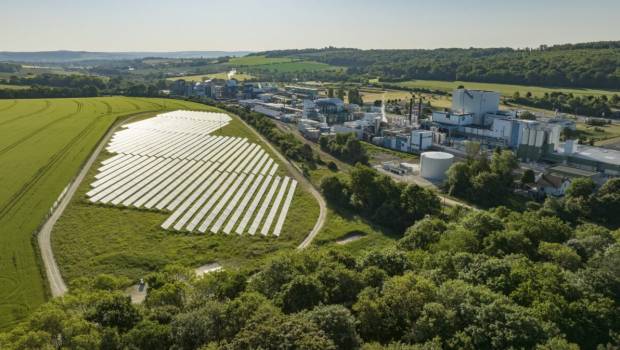 découvrez la plus grande centrale solaire au monde, un projet innovant qui transforme l'énergie solaire en électricité et contribue à la transition énergétique globale. explorez ses caractéristiques, ses impacts environnementaux et son rôle dans la lutte contre le changement climatique.