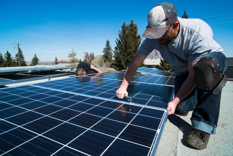 découvrez nos services d'installation solaire professionnels. transformez votre maison en une source d'énergie renouvelable grâce à des panneaux solaires de haute qualité. économisez sur vos factures d'électricité tout en contribuant à la protection de l'environnement.