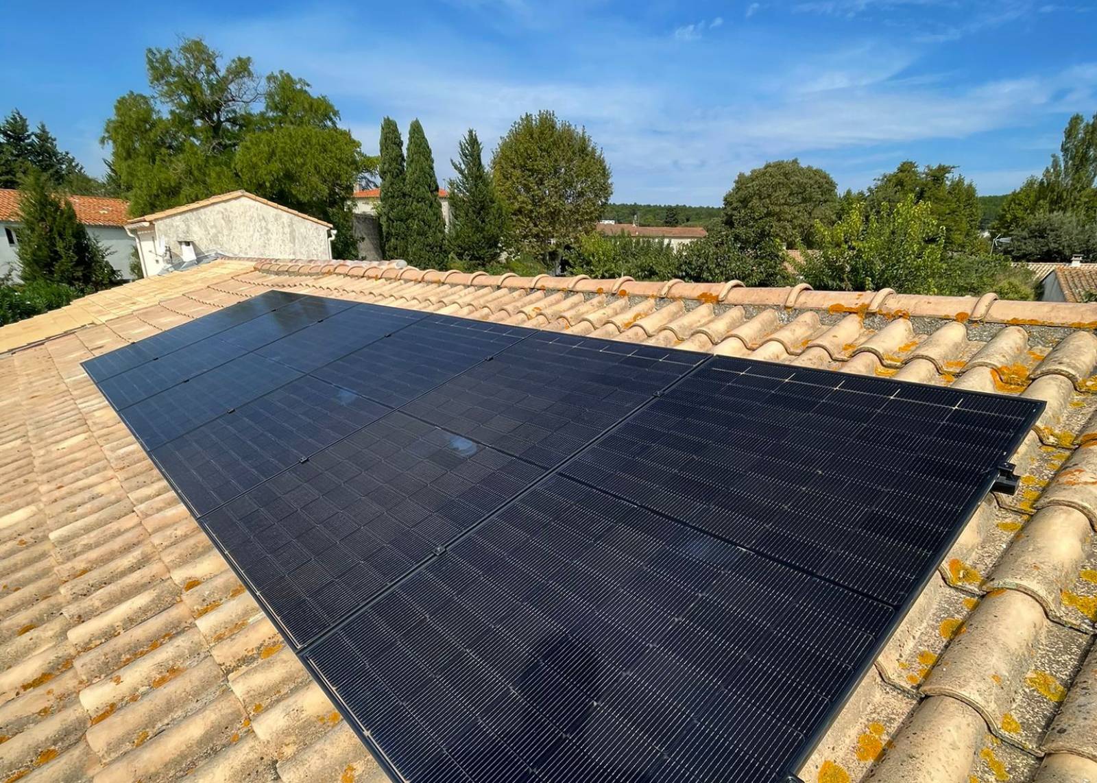 découvrez nos services de pose de panneaux photovoltaïques, garantissant une installation professionnelle et efficace, pour une production d'énergie renouvelable optimisée et des économies sur votre facture d'électricité.