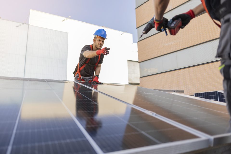 découvrez les services de pose de panneaux photovoltaïques par nos experts. optimisez votre production d'énergie renouvelable tout en réduisant vos factures d'électricité. faites le choix d'une installation professionnelle et durable pour un avenir plus vert.