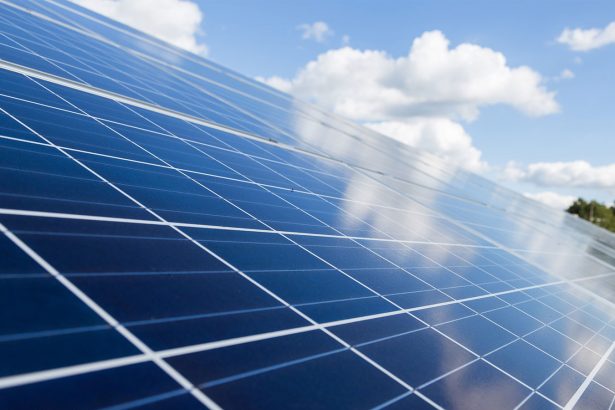 découvrez la prime d'autoconsommation photovoltaïque, une aide financière pour encourager l'installation de panneaux solaires. optimisez votre consommation d'énergie, réduisez vos factures et contribuez à la transition énergétique tout en bénéficiant d'un soutien économique pour votre projet solaire.