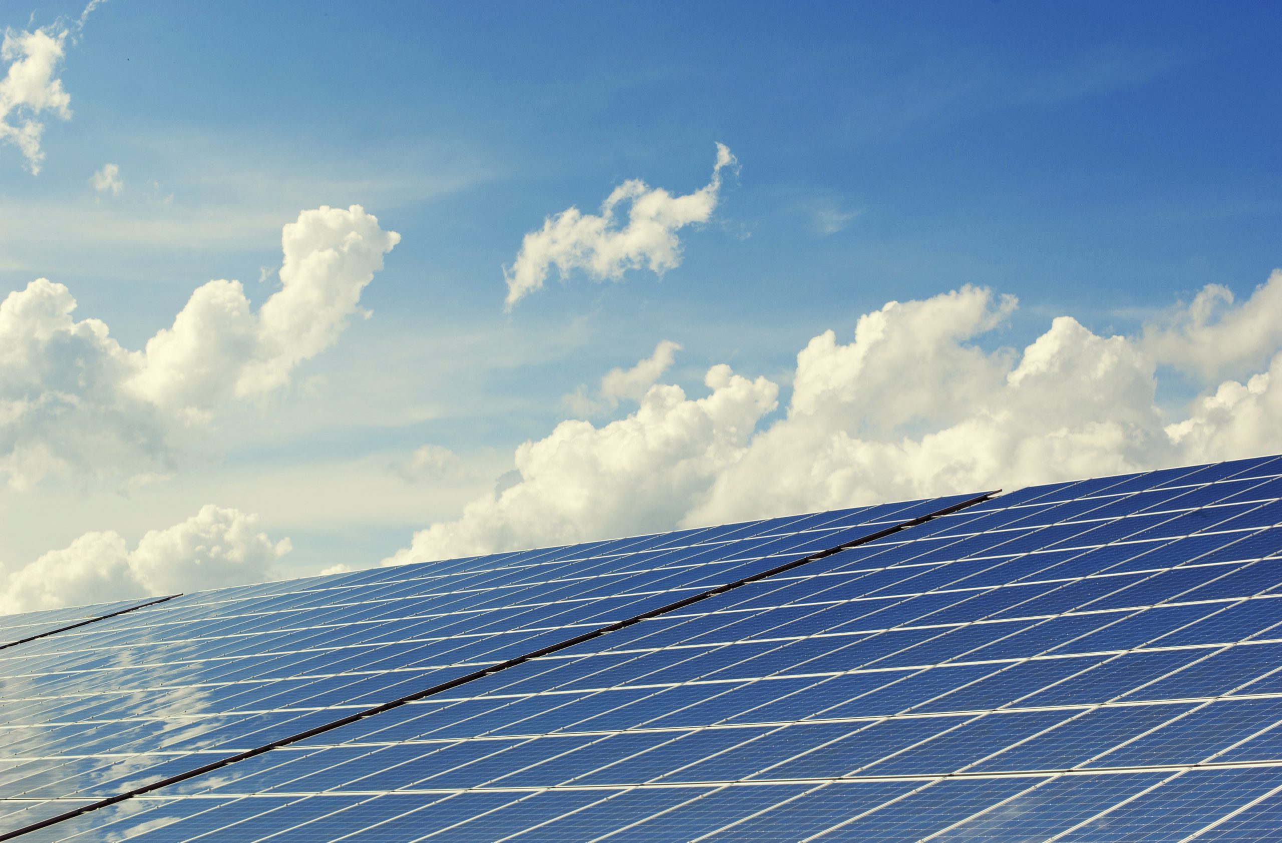 découvrez tout ce qu'il faut savoir sur le coût des panneaux photovoltaïques : tarifs, aides financières, économies d'énergie et rentabilité. informez-vous pour optimiser votre investissement dans les énergies renouvelables.