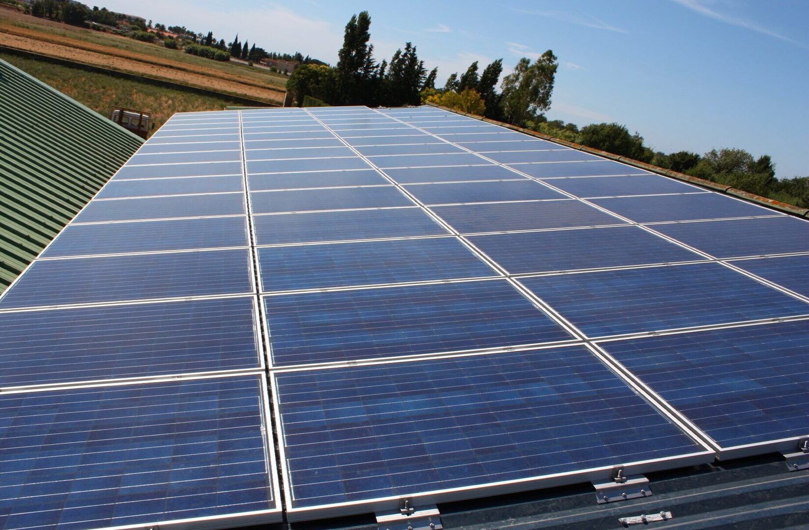 découvrez les coûts d'installation d'un système photovoltaïque de 6 kwc. obtenez des informations détaillées sur les prix, les subventions disponibles et les avantages d'une énergie solaire pour votre domicile.