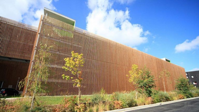 découvrez les différents prix des ombrières, des solutions idéales pour protéger votre voiture ou votre espace extérieur du soleil. comparez les modèles et trouvez l'ombrière qui correspond à votre budget et à vos besoins.