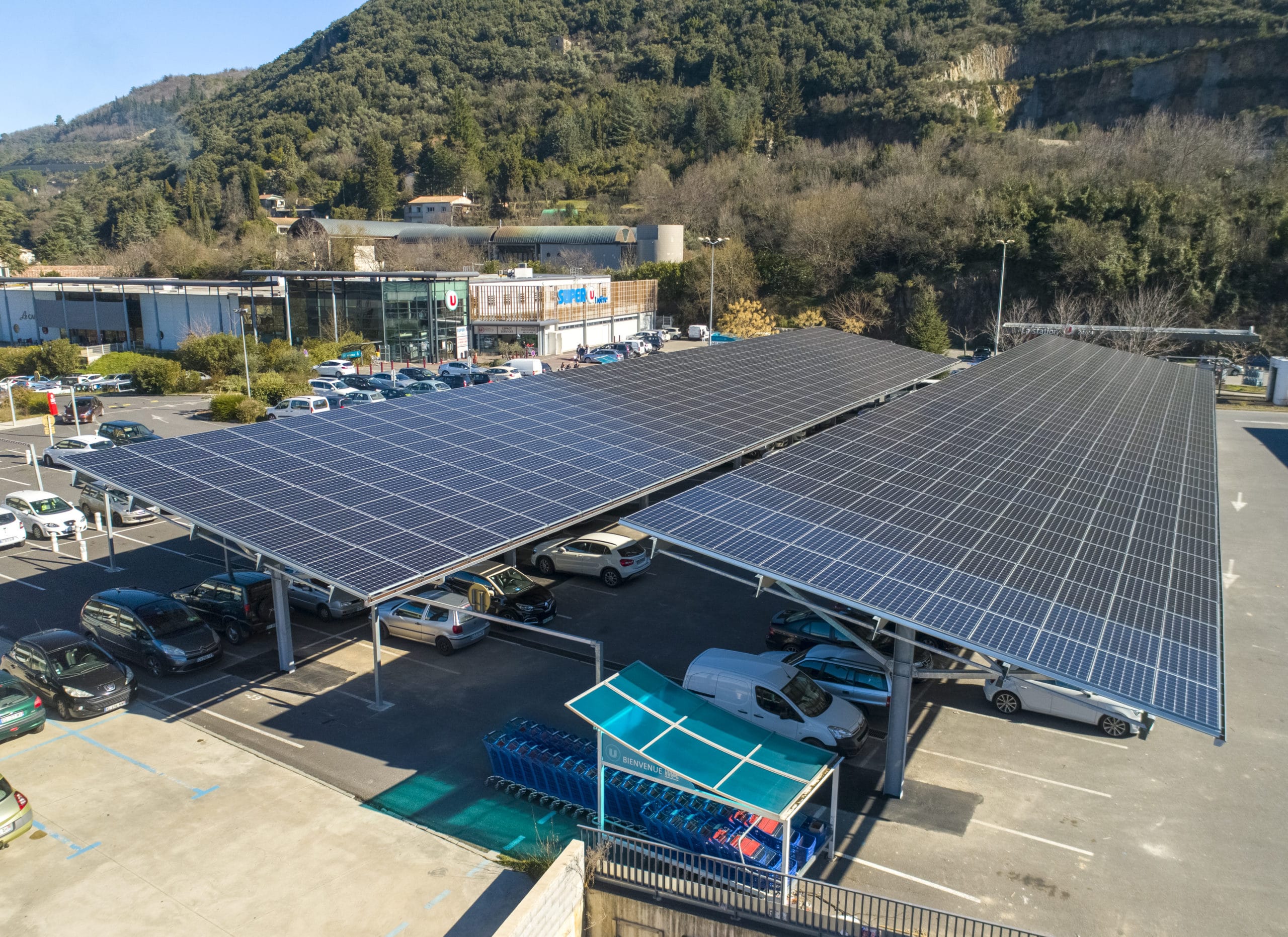 découvrez les prix des ombrières photovoltaïques et optimisez votre espace extérieur tout en produisant de l'énergie renouvelable. informez-vous sur les avantages économiques et écologiques de ces structures innovantes.