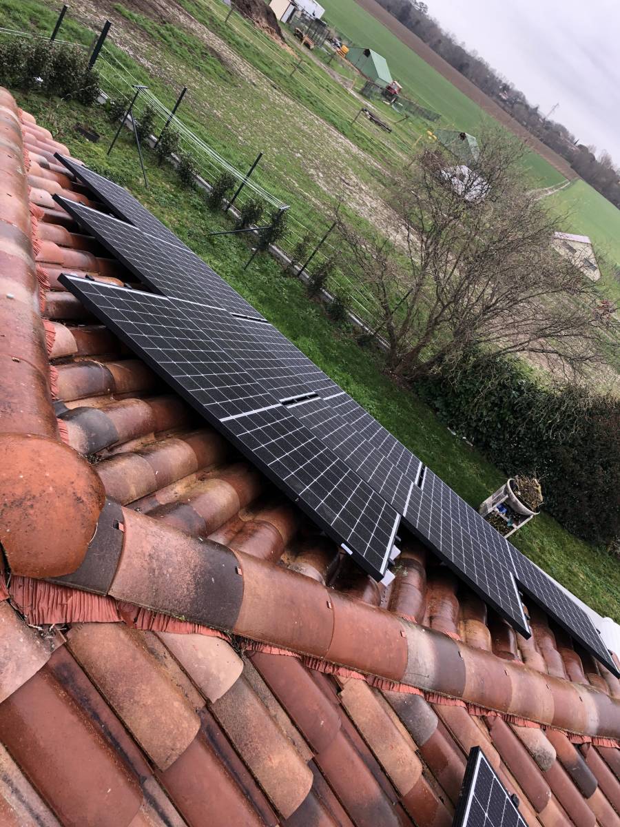 découvrez les prix des panneaux photovoltaïques au mètre carré et faites le choix idéal pour votre installation solaire. informez-vous sur les coûts, les économies d'énergie et les avantages environnementaux associés à l'énergie solaire.