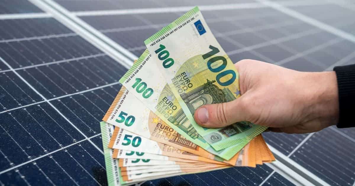 découvrez les prix des panneaux photovoltaïques pour une surface de 100 m². comparez les options disponibles, les économies d'énergie réalisées et les aides financières pour rentabiliser votre investissement en énergie solaire.