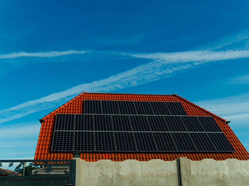 découvrez les prix des panneaux solaires de 3 kw et profitez d'une énergie propre et renouvelable pour votre maison. comparez les offres et faites des économies sur votre facture d'électricité tout en contribuant à la protection de l'environnement.
